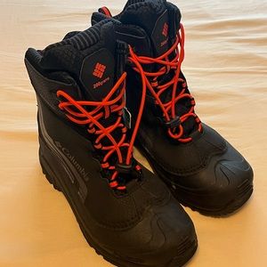 Boys winter boots size 7 USA. Boots are new, never worn. Very comfortable!